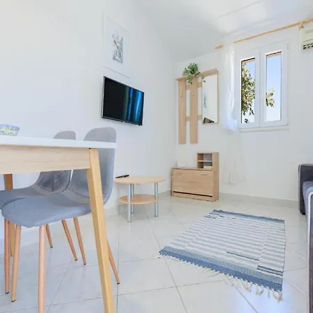 Lumbarda Resort Apartments