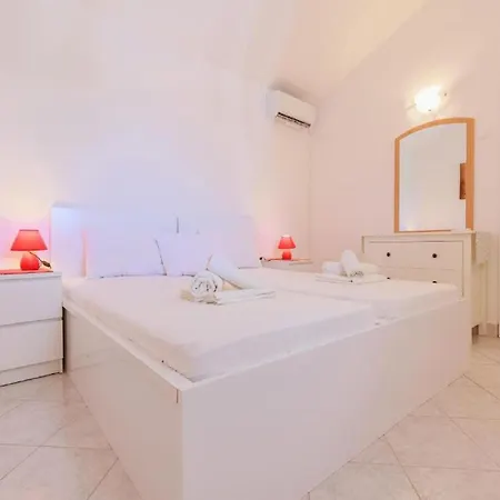 Lumbarda Resort Apartments Apartment